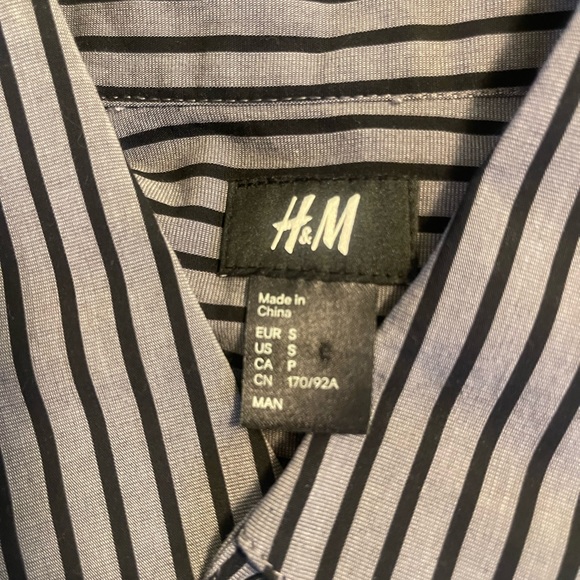 H&M Short Sleeve Button - Picture 4 of 4